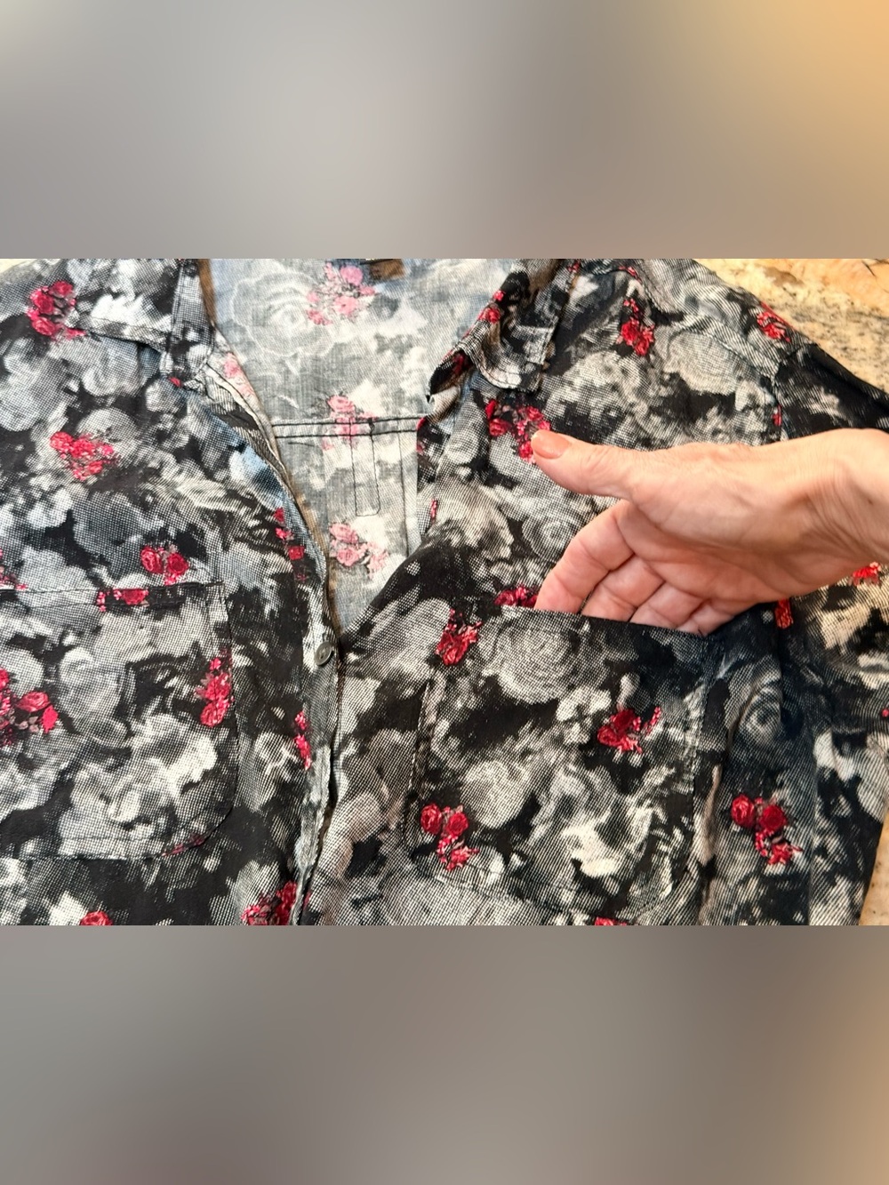 Rock & Republic Floral Button Down Blouse Large Black Gray Red High Low Hem - Picture 6 of 12
